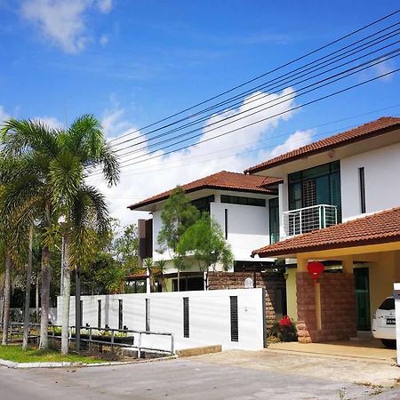 Gujin Villa Guesthouse Kuching Exterior foto